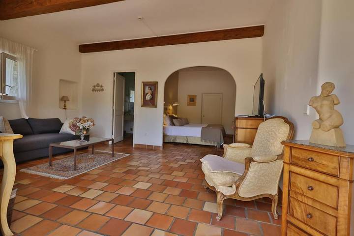 Hôtel pour 3 personnes, avec vue ainsi que jardin et piscine à Reynès - 3