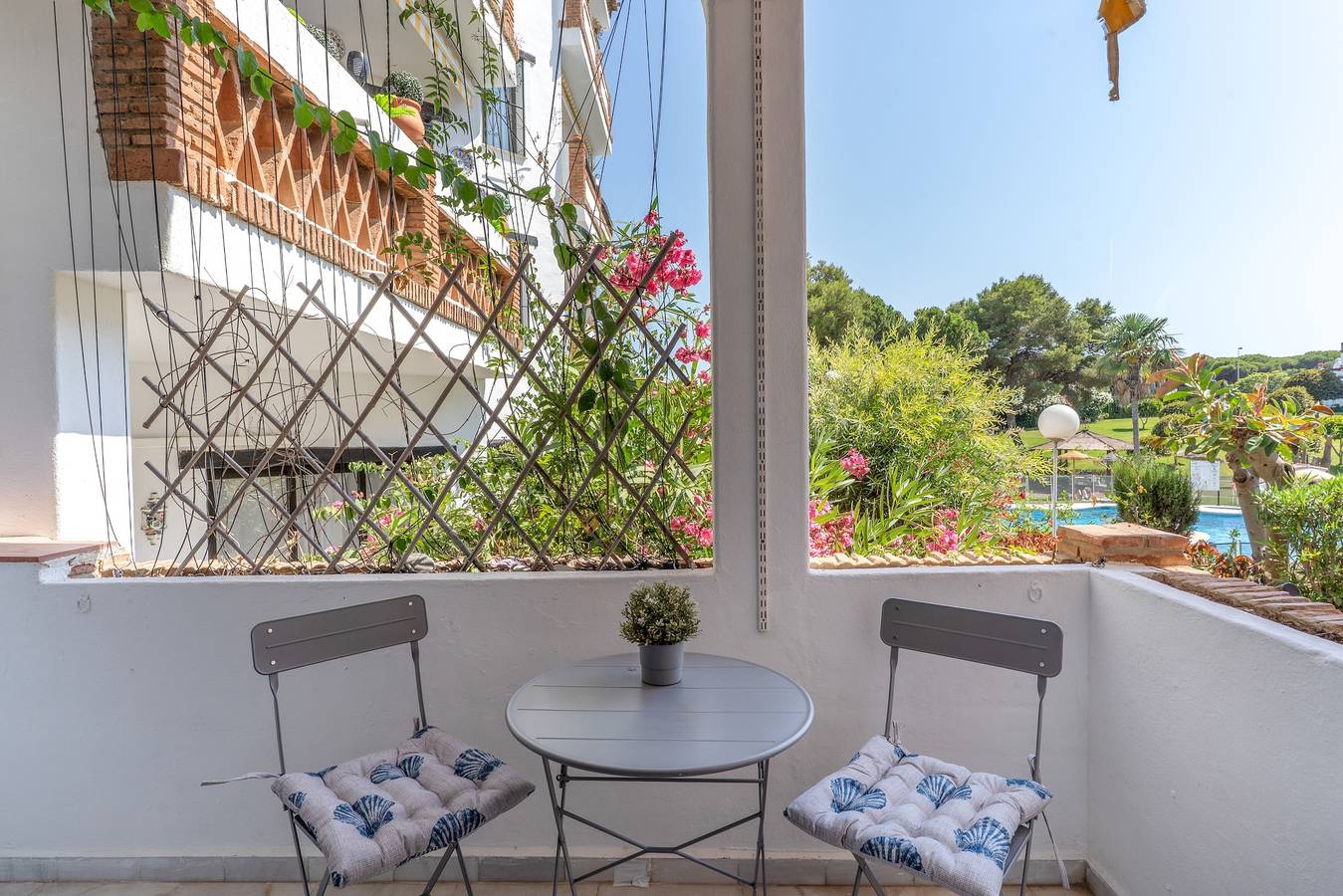 Hel leilighet, Sunny Calahonda Park Apartment with Pool, Terrace and Wi-Fi in Sitio de Calahonda, Mijas