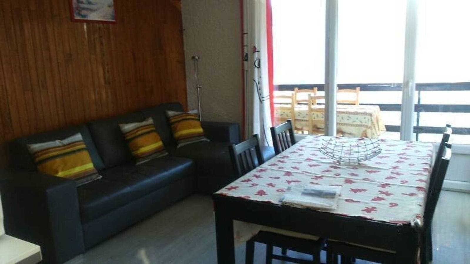 Entire apartment, Mountain-side apartment with mountain views, private terrace and Wi-Fi in Orcières, Écrins National Park