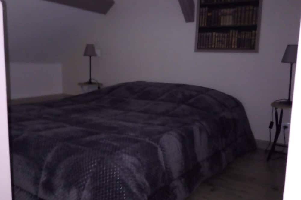 Appartement entier, Gite en hauteur avec balcon.1 chambre in Sargé-sur-Braye, Région de Vendôme