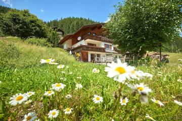 Ferienwohnung für 4 Personen, mit Garten und Ausblick, kinderfreundlich in Gargellen