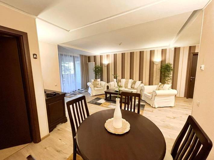 Appart’hôtel pour 4 personnes, avec jardin et piscine ainsi que jacuzzi et sauna, adapté aux familles