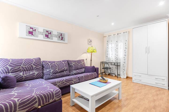 Geheel appartement, Appartement 'Yovalu1 C' met wifi en airconditioning in Torrevieja Centre, Torrevieja