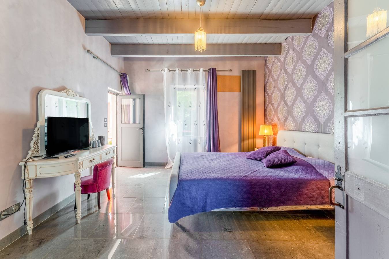 Casa de huéspedes 'Doble Superior' con piscina compartida, terraza privada y Wi-Fi in Rasteau, Vaucluse