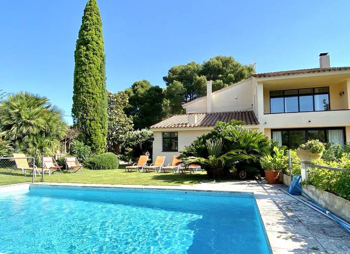 Chalet para 12 personas, con piscina y jardín - 1