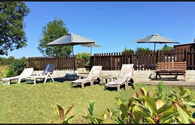 Charming Gite with pool - peaceful coumtryside in Charente in Exideuil, Charente