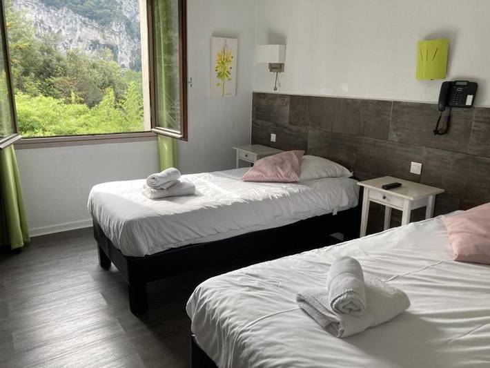 Hôtel pour 2 personnes, avec jardin ainsi que piscine et jacuzzi dans Le Pont d'Arc - 3