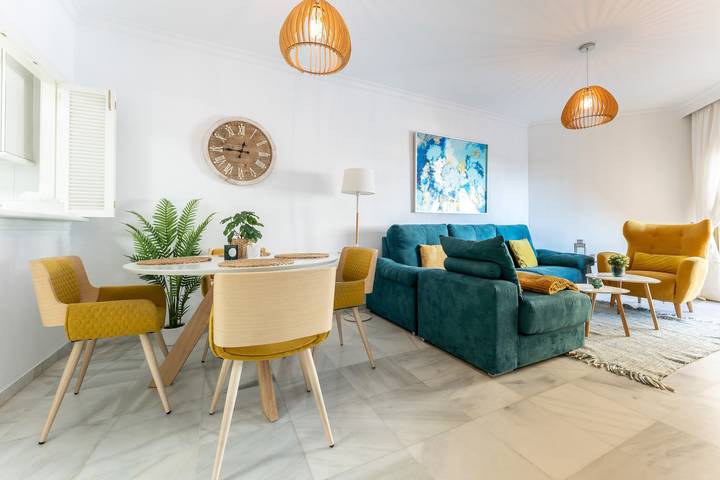 Ganze Wohnung, Ferienwohnung „Doña Sofía“ mit Meerblick, privaten Terrassen & Wlan in Playa del Castillo (Fuengirola), Fuengirola
