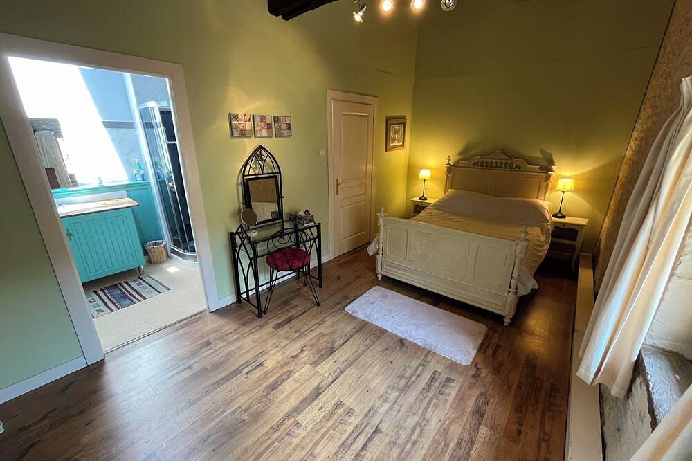 Two gites located side by side in a medieval village with heated pool sleeps in Bazoges-en-Pareds, Fontenay-le-Comte