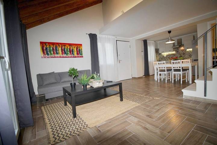 Gîte pour 4 personnes, avec piscine ainsi que vue et jardin, adapté aux familles à Agnone Bagni - 3