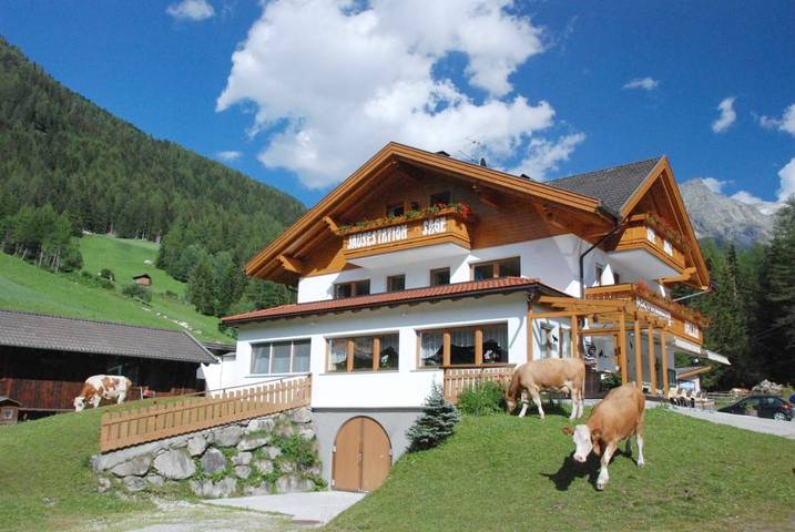 Ferienwohnung für 4 Personen, mit Balkon und Terrasse sowie Garten und Ausblick in Rein in Taufers