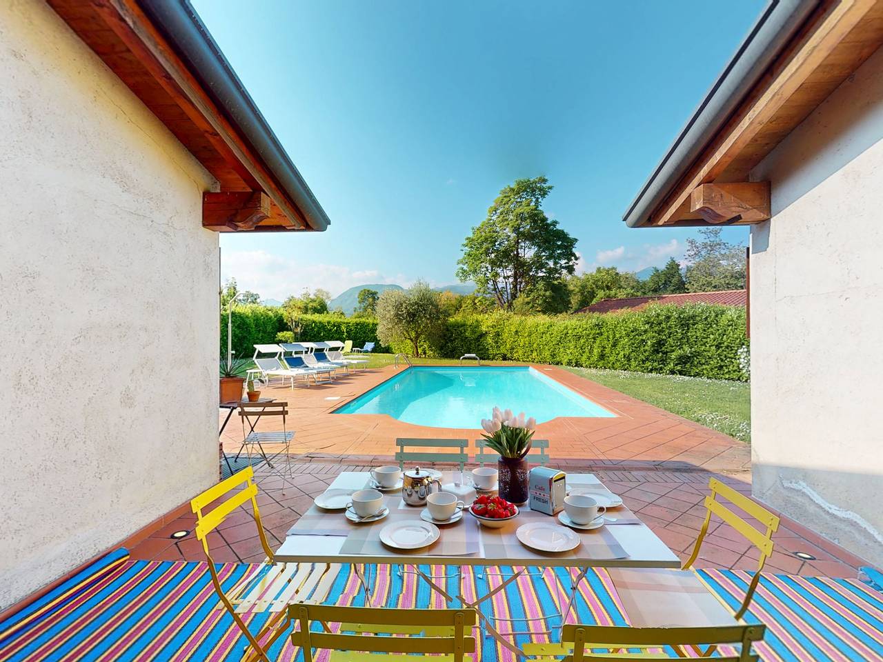 Villa Paradiso by Bookinggardalake in San Felice del Benaco, Montañas Garda