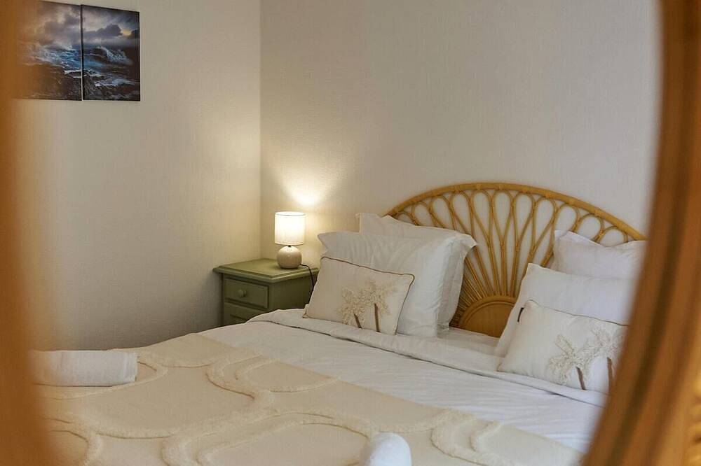 Appartement entier, Charme Provençal Les Amandiers Piscine & Animaux in Solliès-Toucas, Côte méditerranéenne (France)