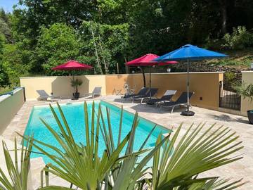 Gîte pour 4 personnes, avec jardin ainsi que piscine et balcon à Montignac