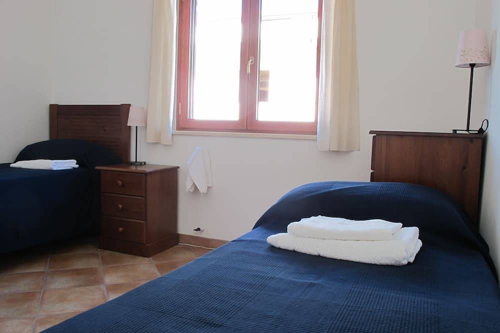 Casa Margherita 2 - Doppelhaushälfte mit privatem Garten und Meerblick in Spiaggia Michelino, Parghelia