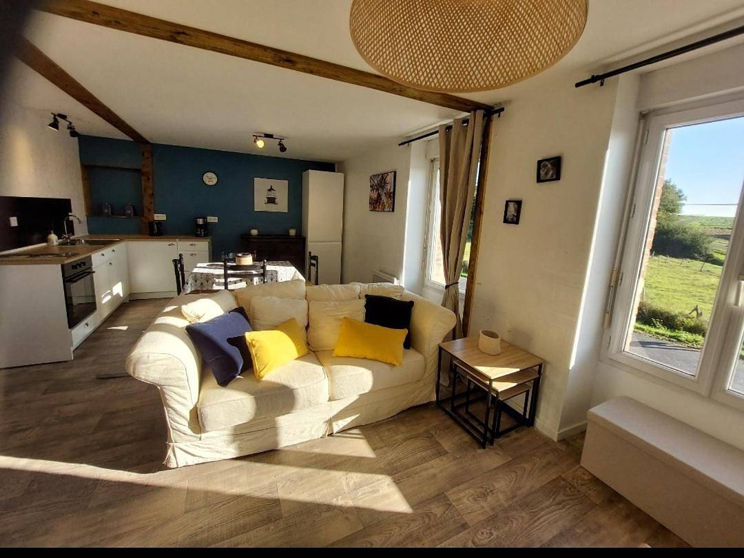 Appartement entier, Two-Bedroom Apartment in Pontorson, Région d'Avranches
