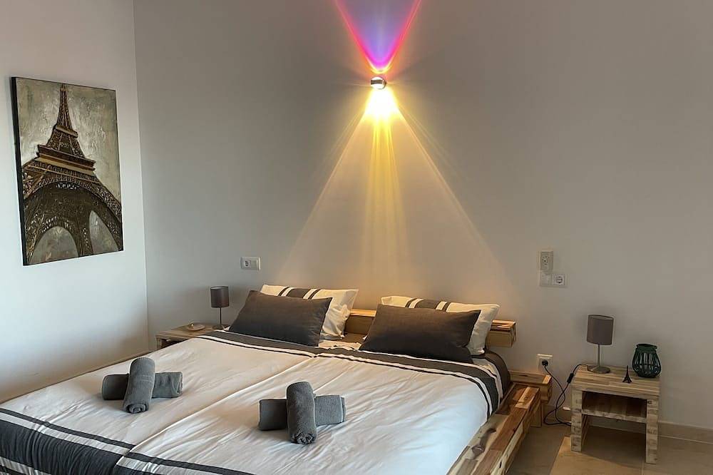 Villa with sea views from all rooms for 8 people, large pool, Bbq, heating in Cala Murada, Manacor
