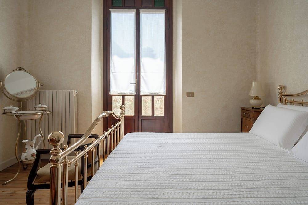 Villa Cecilia - luxurious and elegant liberty lake-front villa  in Sulzano, Catena Bresciana Occidentale