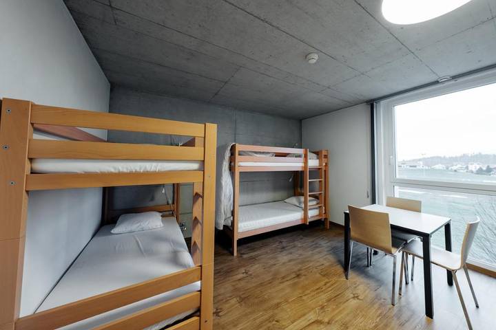 Location de vacances pour 2 personnes, avec piscine et terrasse ainsi que sauna et bassin pour enfant à Saignelégier - 3