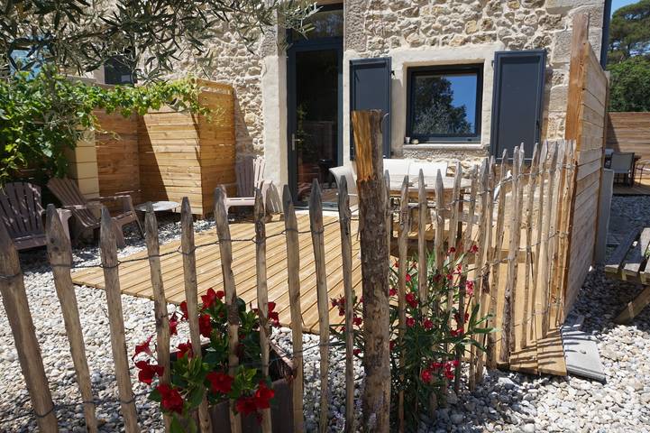 Gîte pour 4 personnes, avec piscine, adapté aux familles à Pennautier