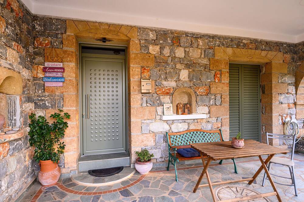 Ganze Wohnung, Mary's stone house\n\n  5 min From Kardamili ,, in Kardamyli, Messenien