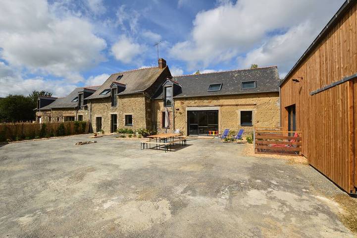 Gîte pour 15 personnes, avec piscine et jardin