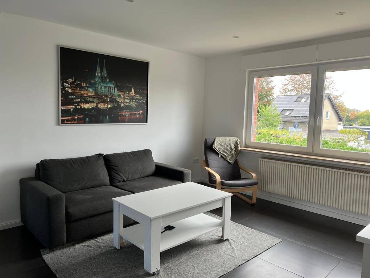 Ganze Wohnung, Elegante Apartment in Erftstadt mit Balkon, Zentral, Bahnhof nah, Phantasialand Brühl bei Cologne in Liblar, Erftstadt