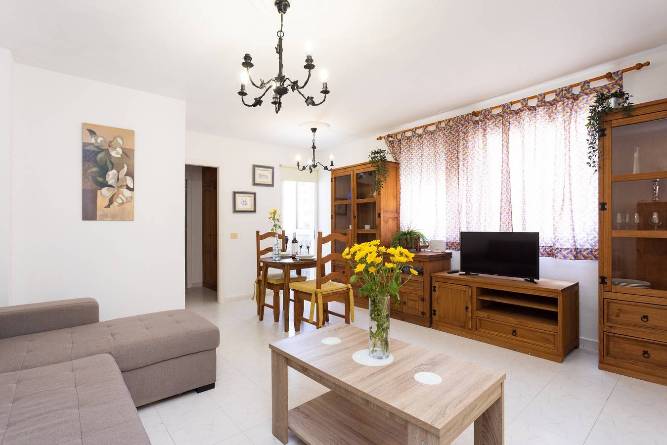 Apartamento entero, Apartamento de vacaciones 'Apartamento Plaza Roja' con vistas al mar, balcón y Wi-Fi in Playa el Médano, Granadilla de Abona