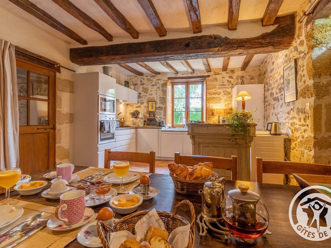Charmante chambre au prieuré avec jardin magnifique et petit-déjeuner inclus in Saint-Georges-sur-Layon, Loire-Tal