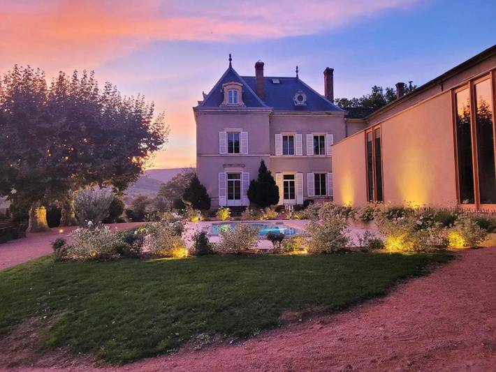Location de vacances pour 15 personnes, avec piscine ainsi que jacuzzi et jardin à Lantignié - 4