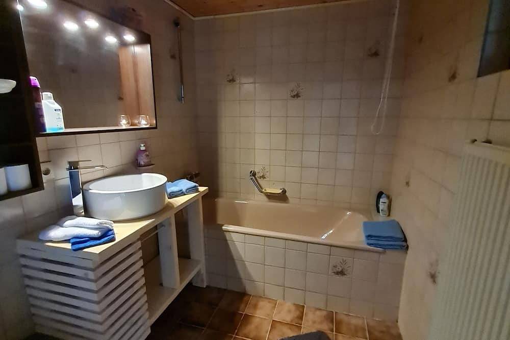 Ganze Wohnung, Schöne Ruhige Ferienwohnung mit Parkplatz. Haustierfreundlich! in Trochtelfingen, Neckar-Alb