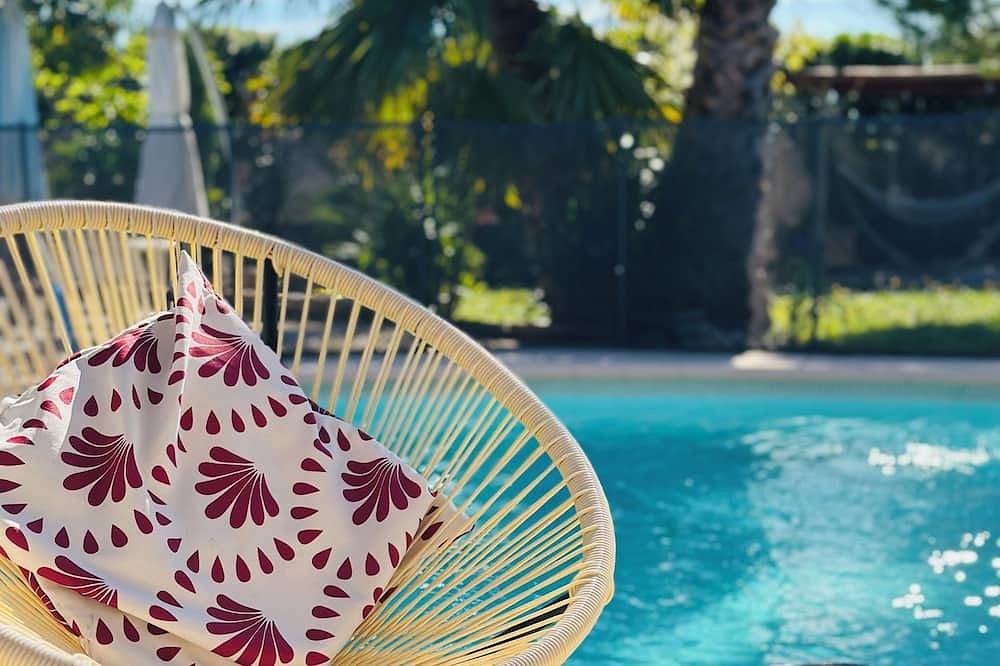 Entire apartment, 4-Star Suite - Garden, Pool, Small Events Available in Solliès-Pont, Mediterranean Coast (France)