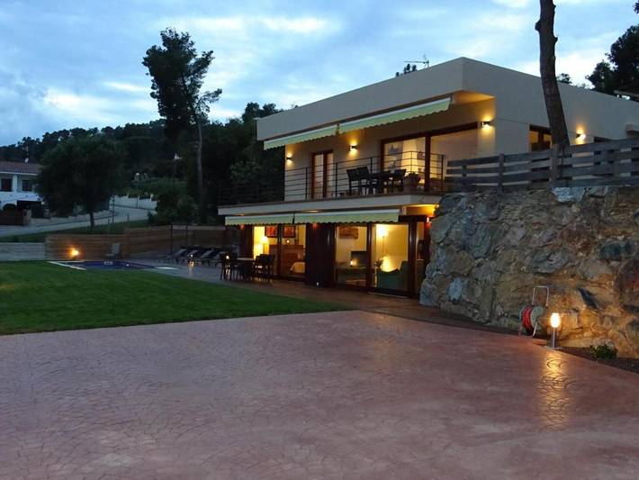 Location de vacances pour 10 personnes, avec terrasse, animaux acceptés à Vall-llobrega - 2