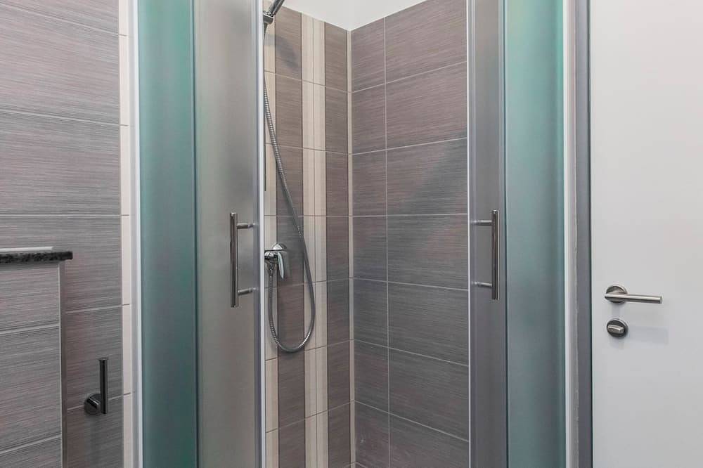 Ganze Wohnung, Apartments Vesna, type 3+2, apartment in charming Grebaštica with Wifi, Ac in Grebastica, Šibenik-Knin