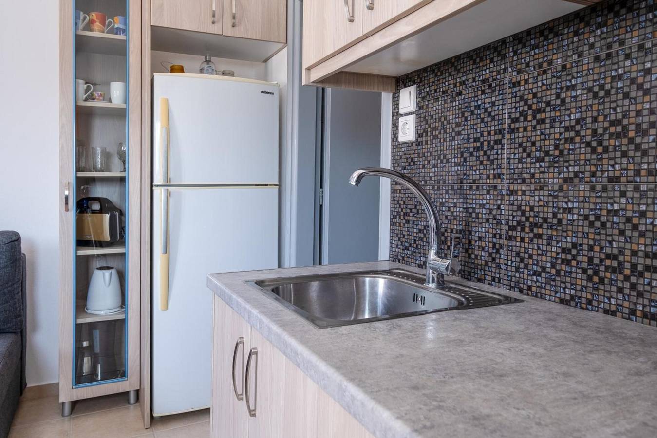 Entire apartment, Apartment 'Adelphi  4  40' with Mountain View, Wi-Fi and Air Conditioning in Perissa, Santorini