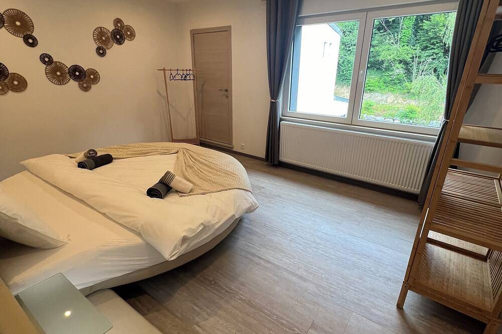 Maison en bord de rivière avec jacuzzi et salle de jeux in Olne, Région de Liège