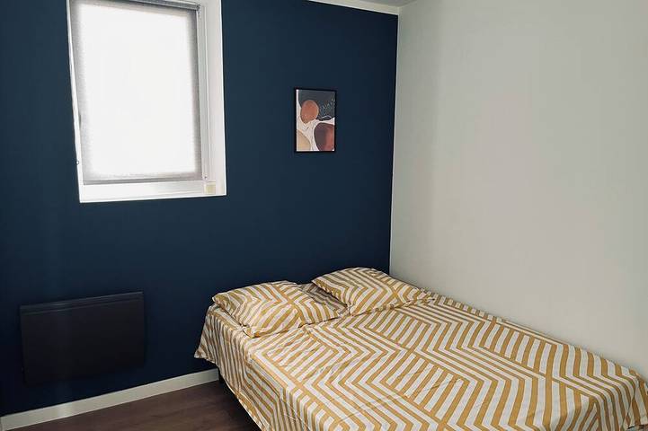 House for up to 10 people, suitable for families or groups of workers. in Valenciennes, Valenciennes region