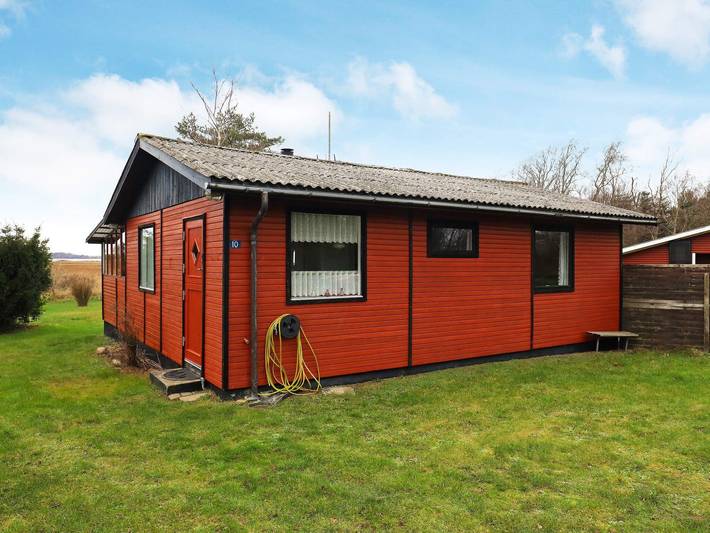 Ferieudlejning for 4 personer, med terrasse, børnevenlig i Fåborg