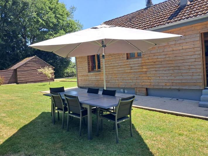 Location de vacances pour 6 personnes, avec Terrasse ainsi que Jardin et Vue à Saint-Amand-en-Puisaye