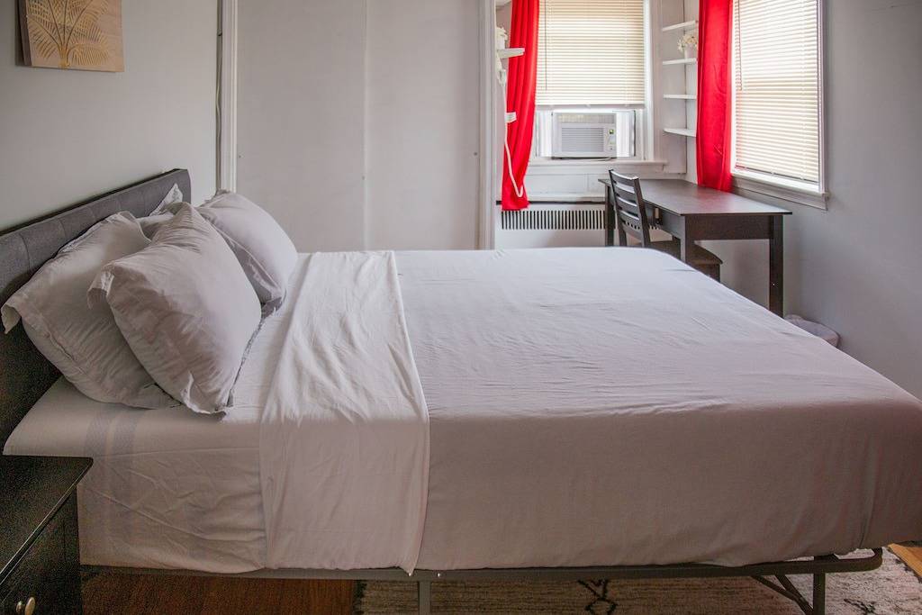 Spacious Entire Home • Free Parking • Near Philly & Universities in Upper Darby, Pennsylvania