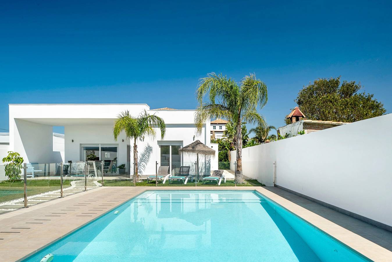 Villa 'Casa Pepi' with Private Pool, Wi-Fi and Air Conditioning in Fuente del Gallo, Conil de la Frontera