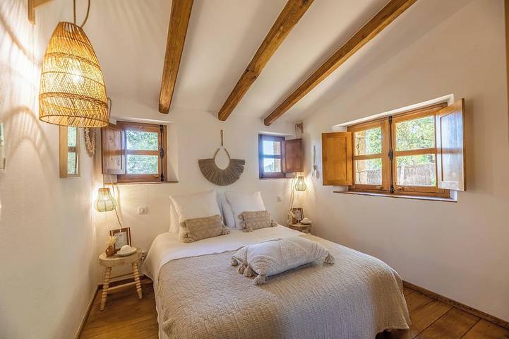 Charming sheepfold with private heated pool between sea and mountains in Sotta, Sartène und Umgebung
