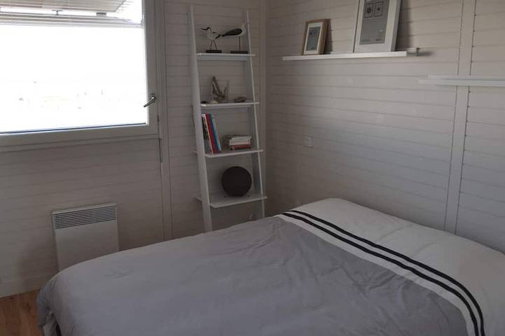 Schöne und komfortable Chalet Traditional Blick auf das Meer in Plage des Chalets, Gruissan