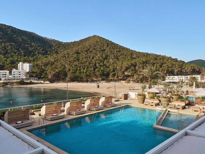 Hôtel pour 3 personnes, avec terrasse et piscine, animaux acceptés à Cala Llonga