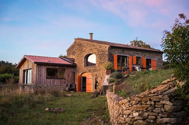Location de vacances pour 4 personnes, avec Terrasse à Le Poët-Célard