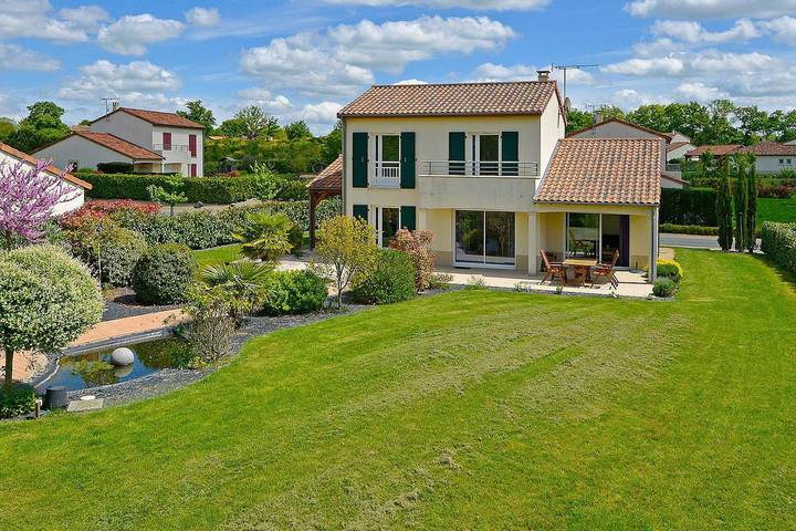 Location de vacances pour 6 personnes, avec Jardin à Vasles