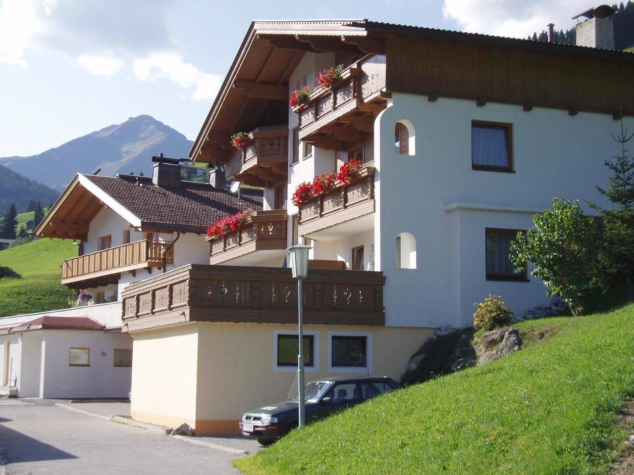 Ganze Wohnung, Apartment with Balcony in Tuxer Alpen, Hintertux