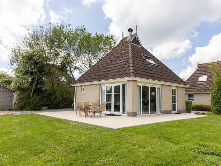 Ferienhaus für 5 Personen, mit Terrasse und Garten sowie Pool und Sauna in Earnewâld