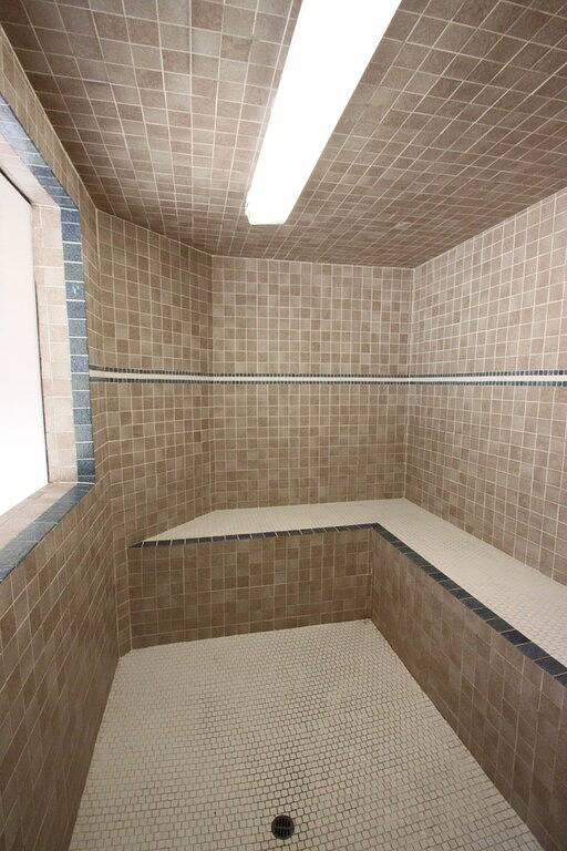 Vacation rental for 4 people, with hot tub and pool as well as balcony and sauna in North Scottsdale