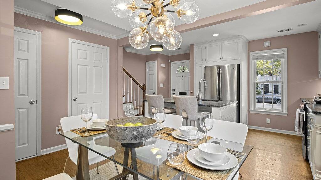 Beautiful 3-Bdrm Home <> Park 2 Cars <> King Bed in Alexandria (VA), Alexandria City